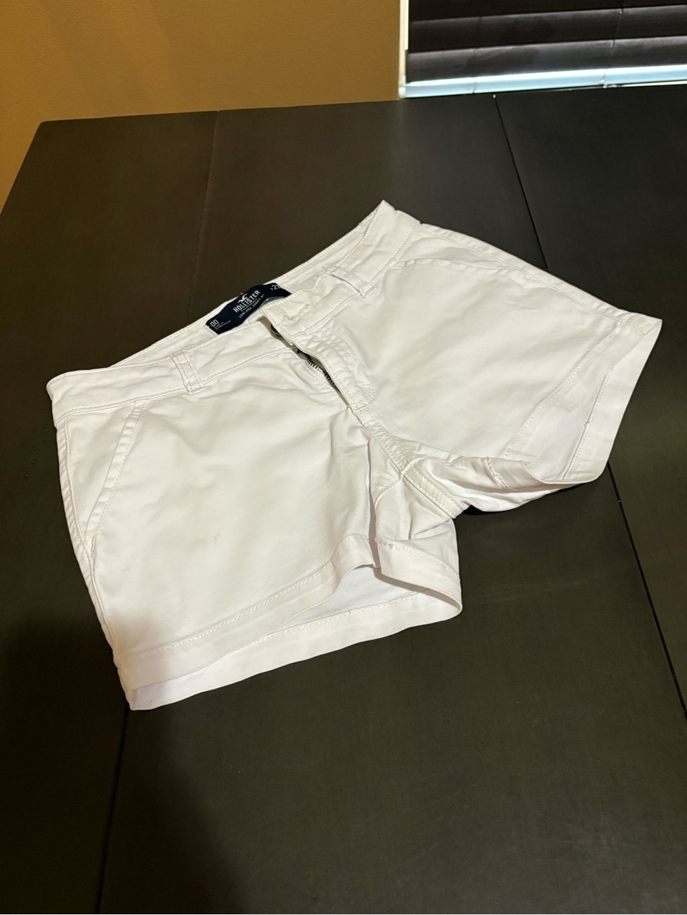 Hollister Women's   White Low-Rise Shorts